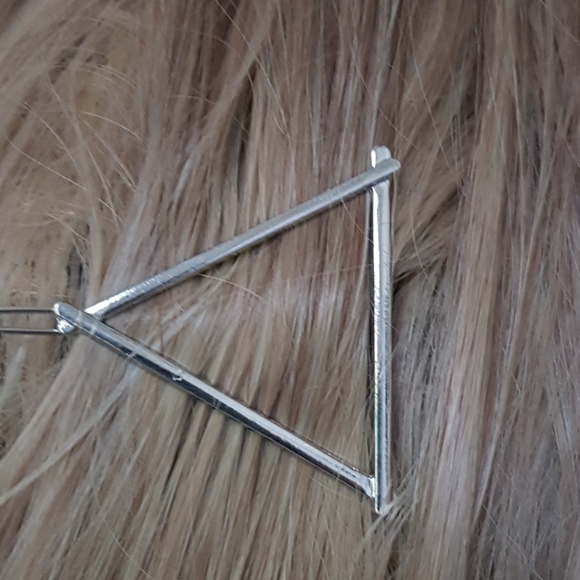 Minimalist triangle hair clip - Picture 3 of 3